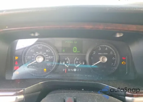 2007 Lincoln Town Car Executive L z USA, uszkodzony, nr VIN 1LNHM84W97Y638128